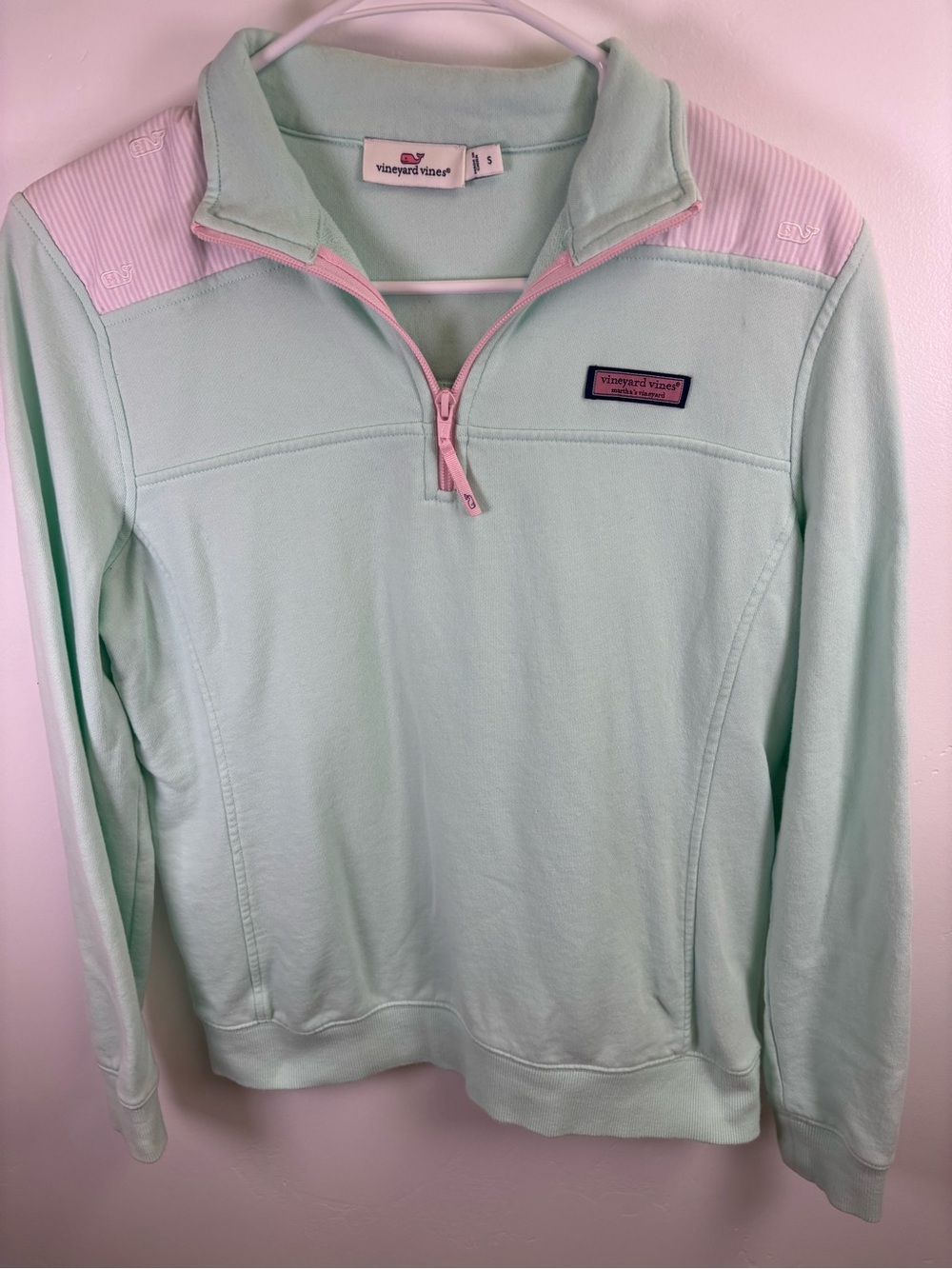 VINEYARD VINES QUARTER ZIP
WOMEN SMALL PINK & AQUA COTTON
COMFORTABLE ACTIVEWEA
